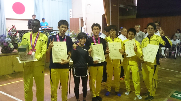 左から【サイモン、桜庭、野口みずき選手(アテネ五輪マラソン金メダル)、中才、髙橋、小笠原、長谷地】